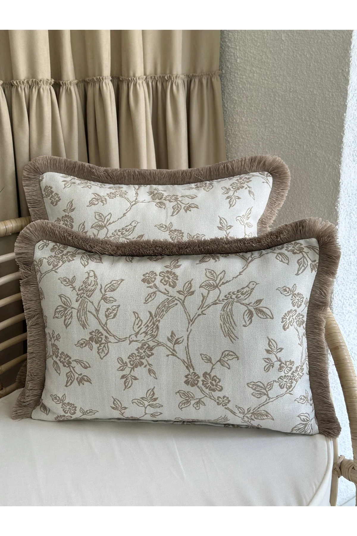 Püsküllü Kuş Desenli Bej Kırlent Kılıfı Dokuma Kumaş 1 ADET