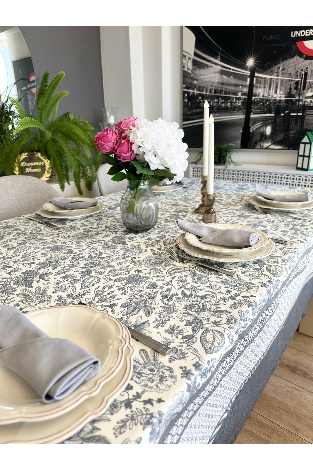 Leke Tutmaz Çiçek Desenli Kenar Bordürlü Masa Örtüsü
