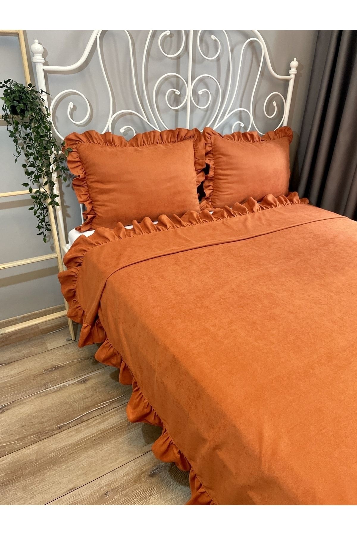 Kiremit Rengi Fırfırlı Yatak Örtüsü Set Çift Kişilik