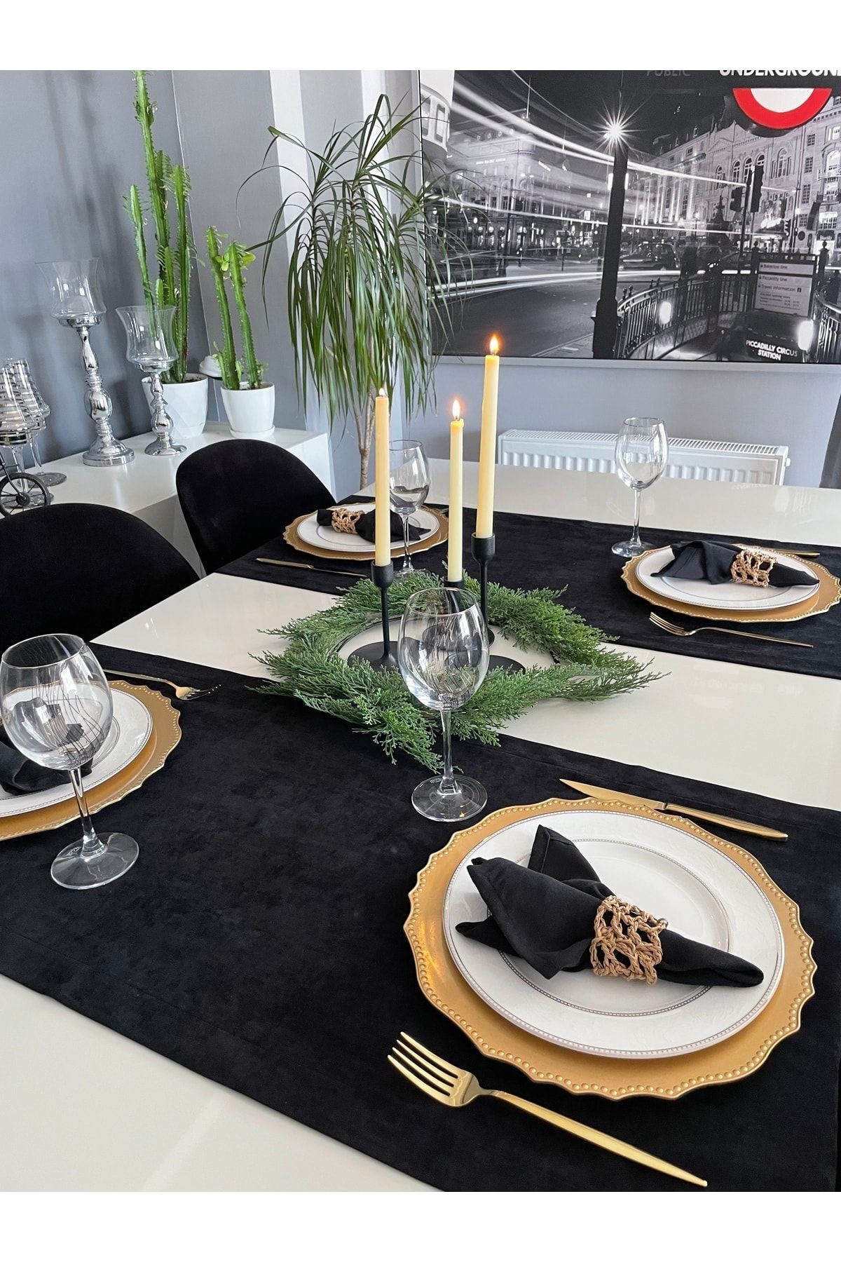 Kadife Dokulu Siyah Runner