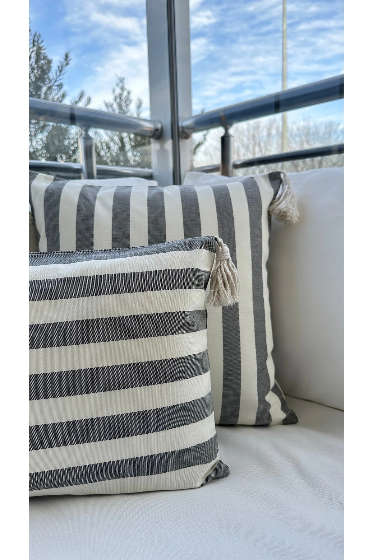 2‘li Keten Çizgi Desenli Püsküllü Füme-Ekru Kırlent Kılıfı Seti
