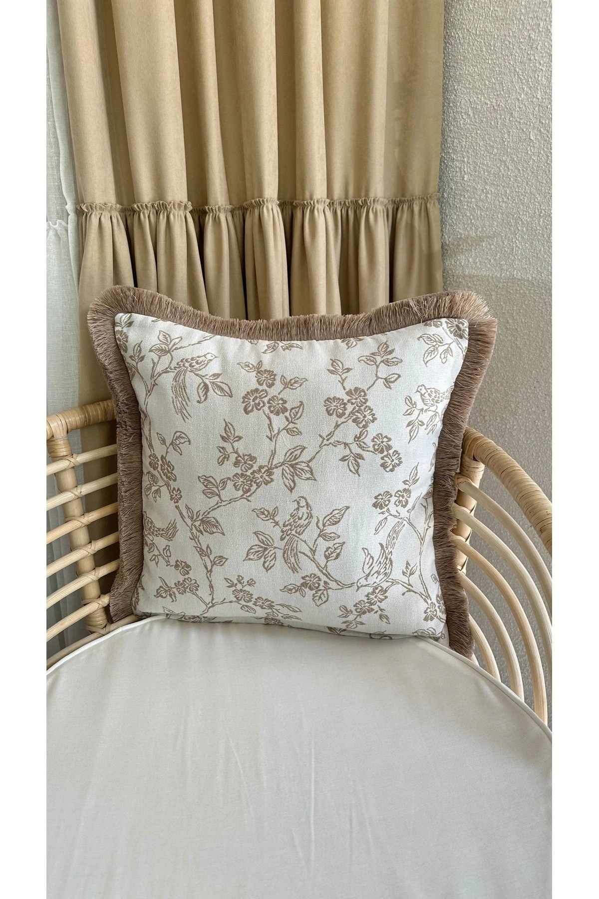 Püsküllü Kuş Desenli Bej Kırlent Kılıfı Dokuma Kumaş 1 ADET