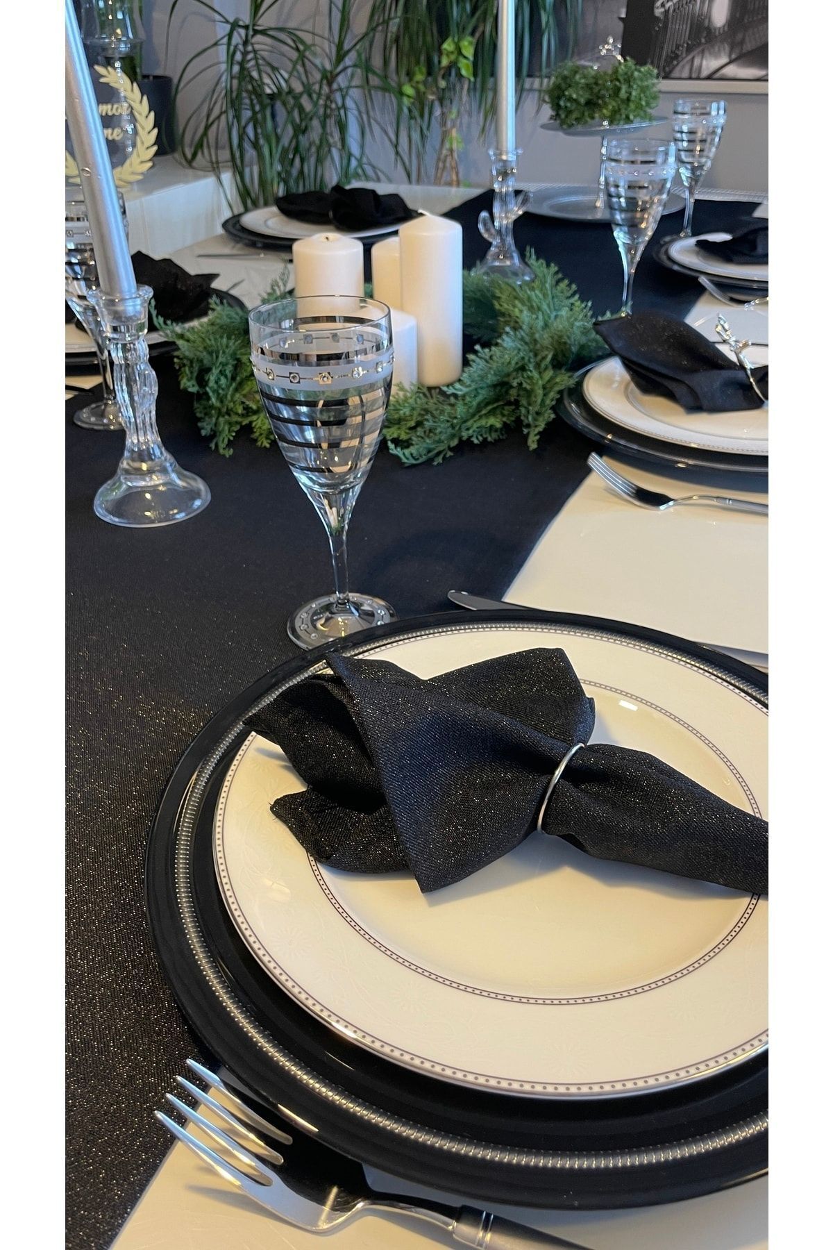 Keten Dokulu Simli Siyah Runner