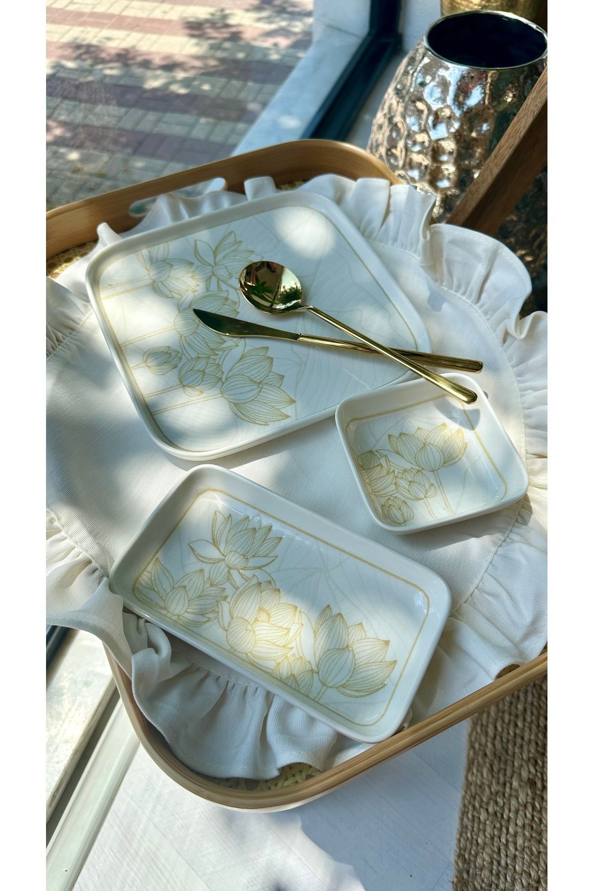 Keten Dokulu Dertsiz Ekru Yuvarlak Fırfırlı Örtü