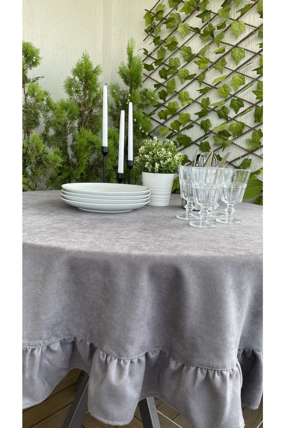 Kadife Dokulu Vintage Füme Gri Fırfırlı Yuvarlak Masa Örtüsü Dertsiz