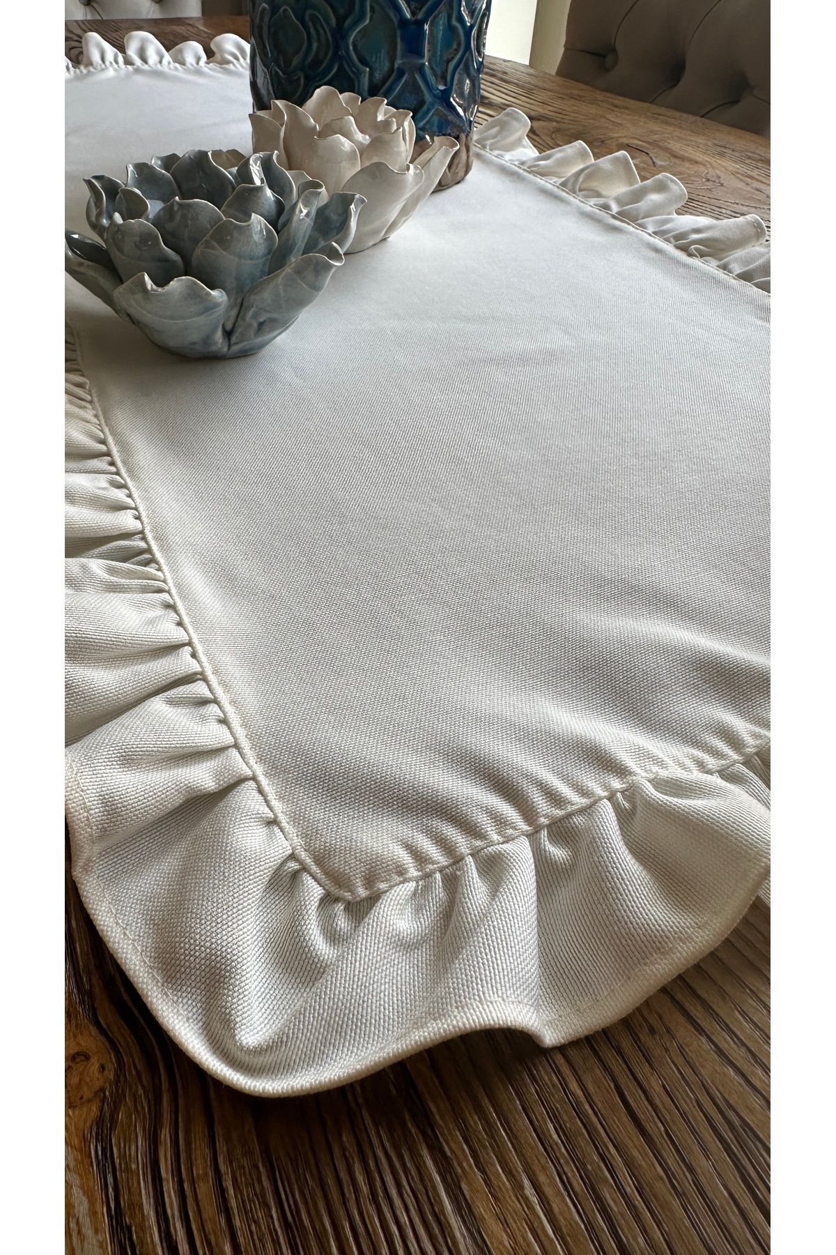 Keten Dokulu Dertsiz Vintage Tam Fırfırlı Ekru Runner