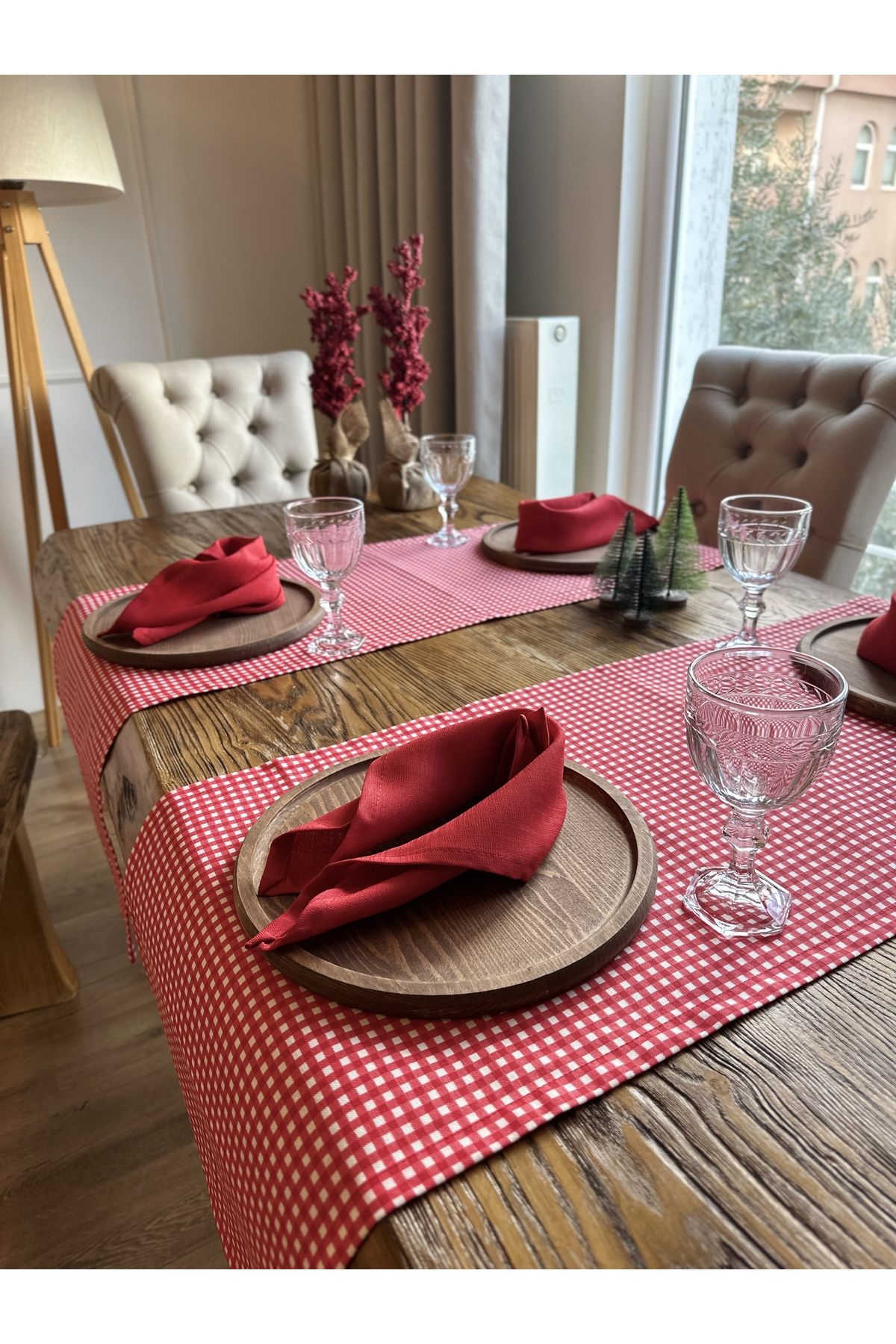 Leke Tutmaz Su Itici Özellikli Pötikare Kırmızı Düz Runner