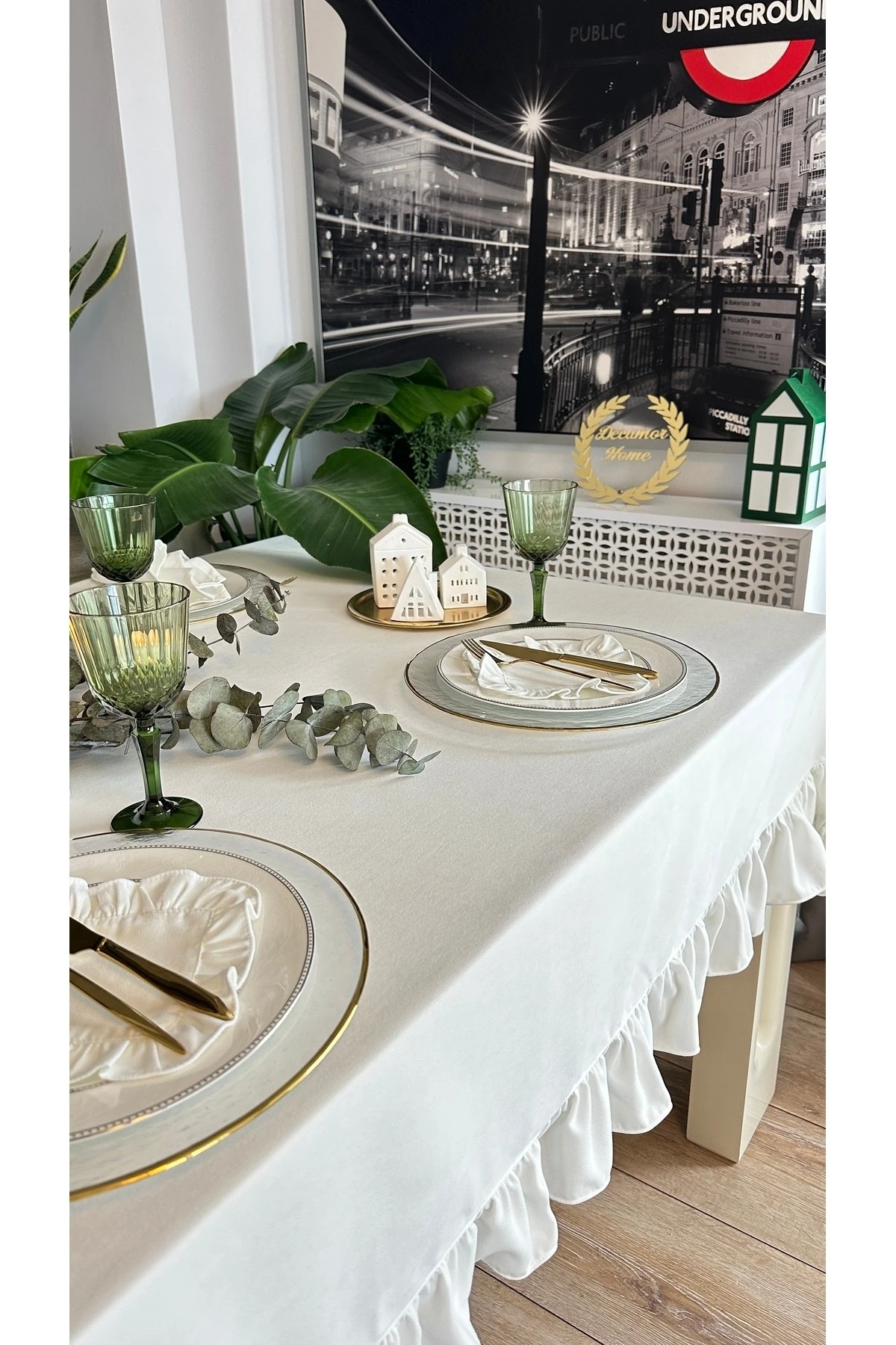 Dertsiz Kadife Dokulu Vintage Fırfırlı Beyaz Dikdörtgen Masa Örtüsü