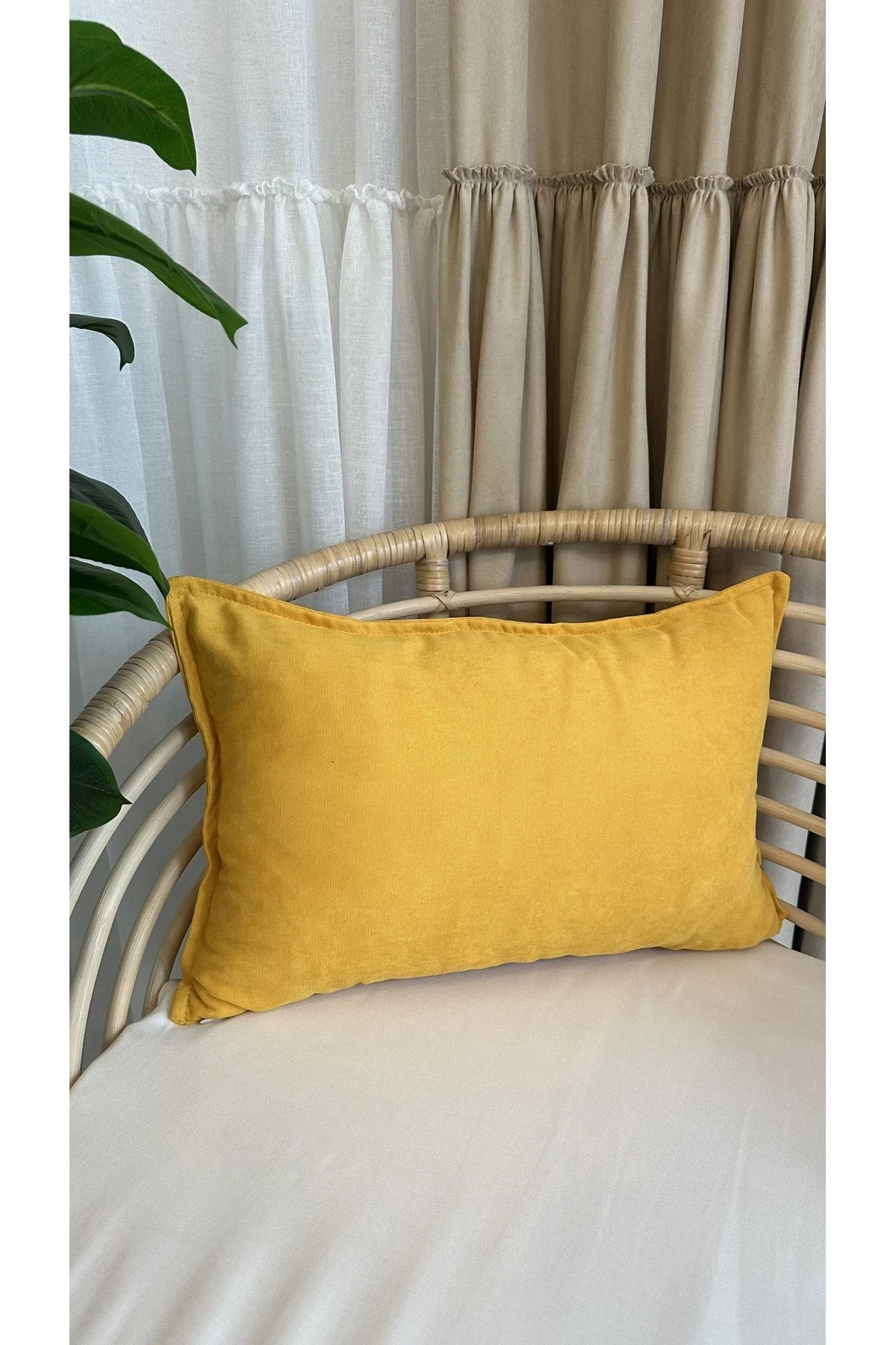 Kadife Dokulu Hardal Sarı Kırlent Kılıfı