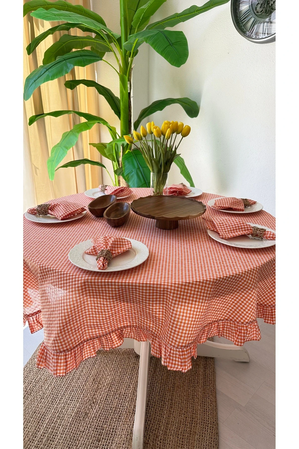 Thin Keten Kumaş Mini Pötikareli Fırfırlı Yuvarlak Masa Örtüsü