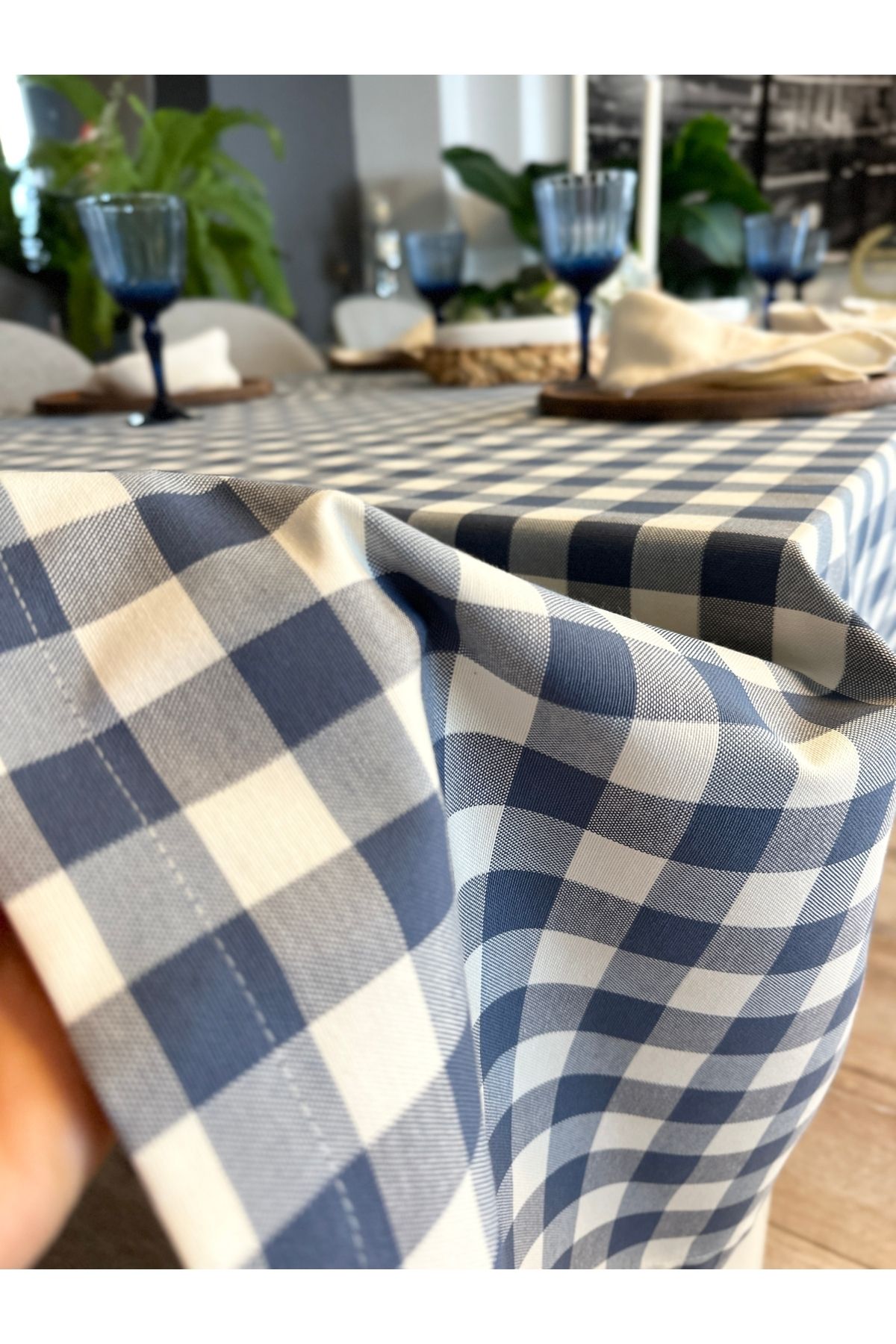 Kareli Mavi Beyaz Keten Dertsiz Masa Örtüsü