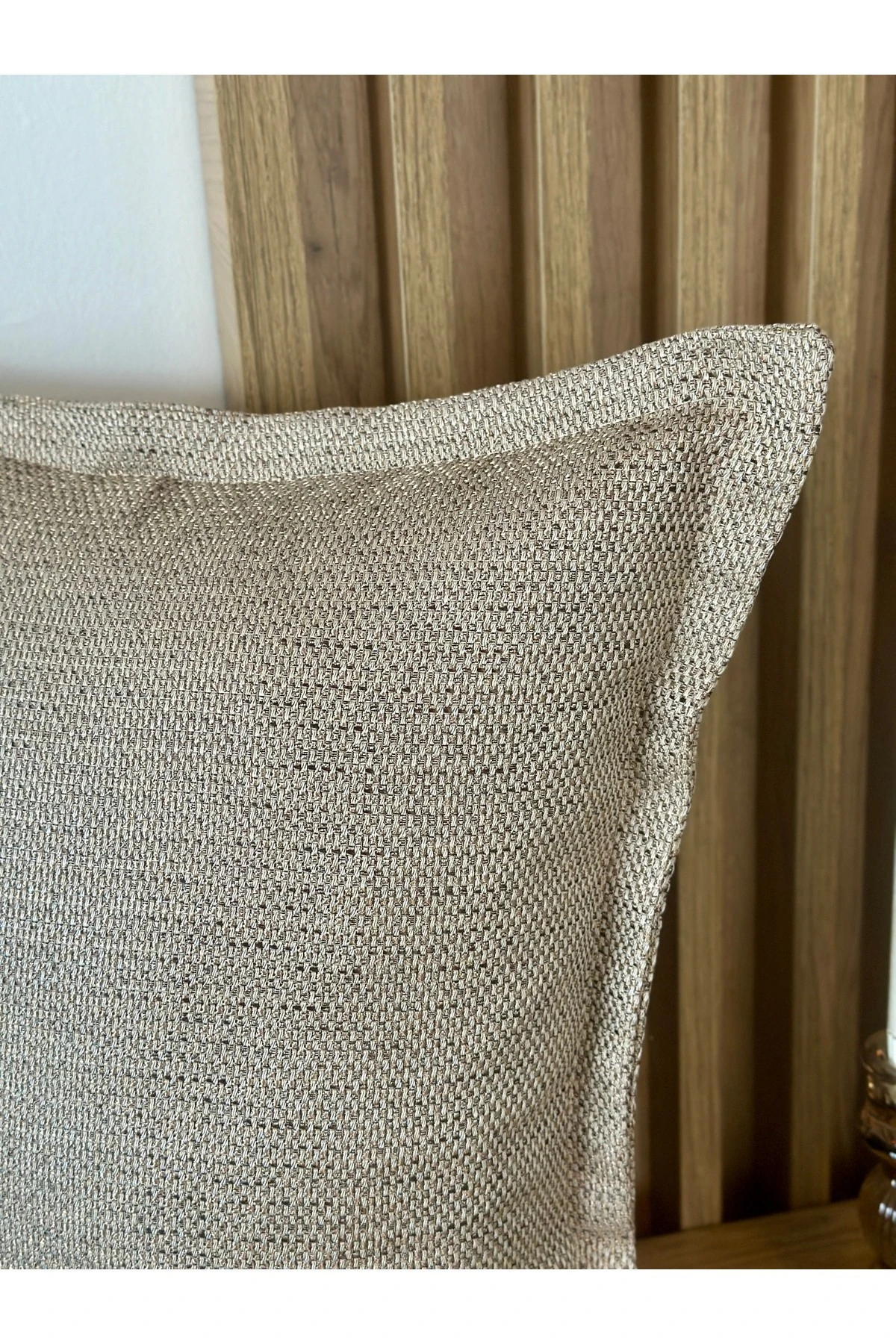 Bej Bronz Detaylı Kırlent Kılıfı