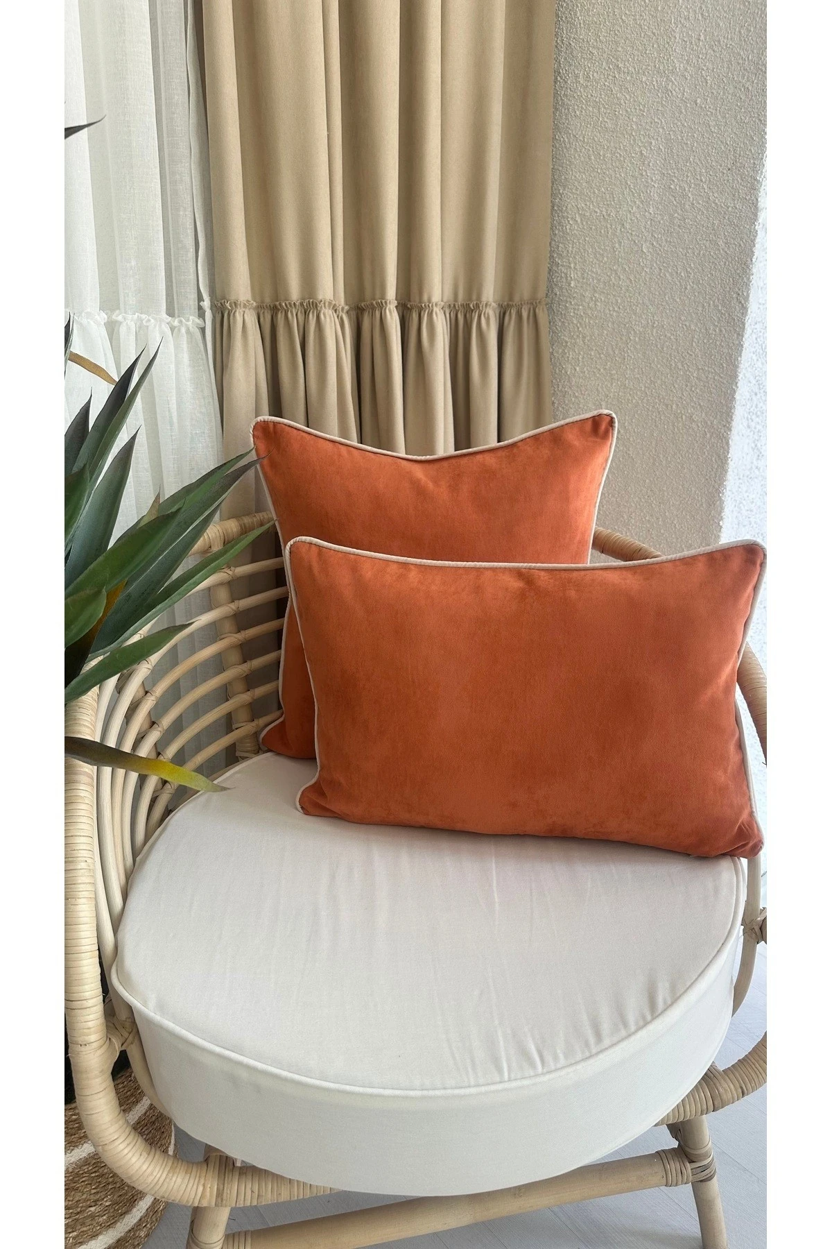 Biye Detaylı Süet Kiremit Kırlent Kılıfı