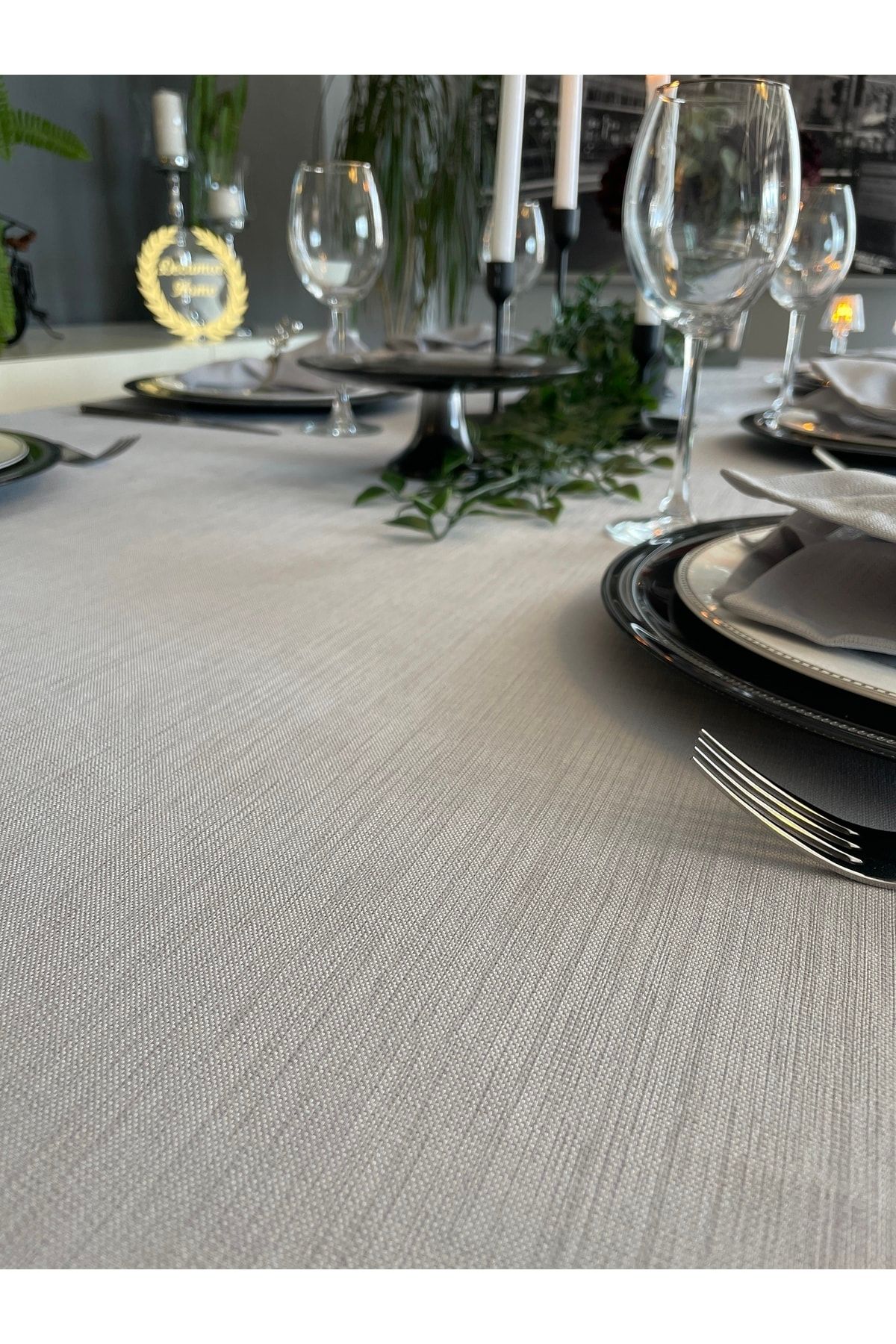 Keten Dokulu Dertsiz Açık Gri Masa Örtüsü