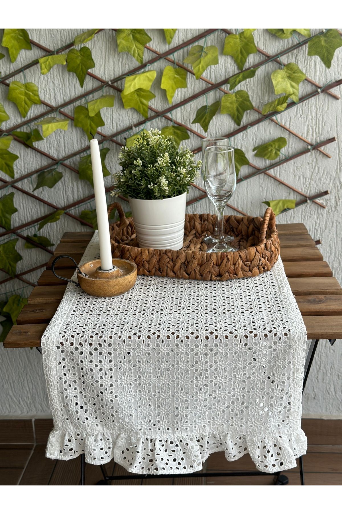 Beyaz Fisto Tek Kat Fırfırlı Runner