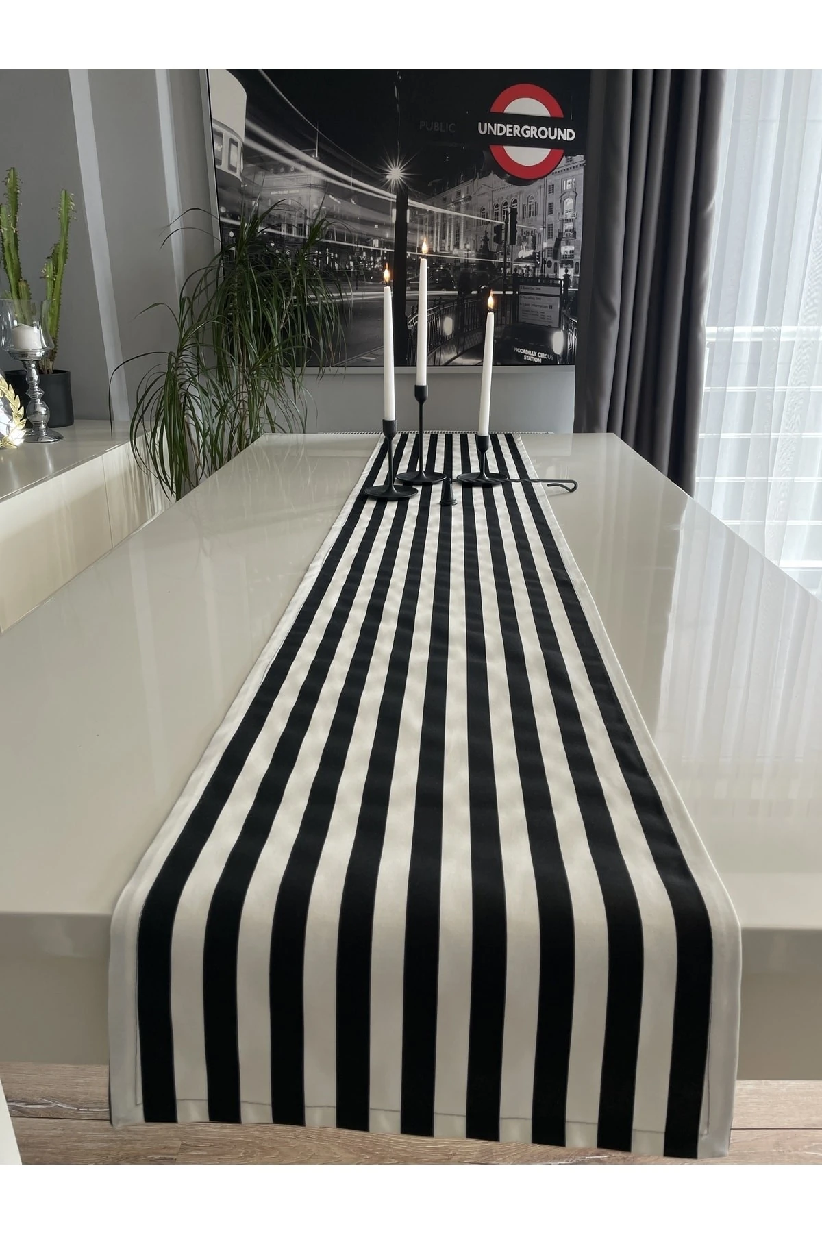 Dertsiz Püsküllü Siyah Beyaz Uzun Runner