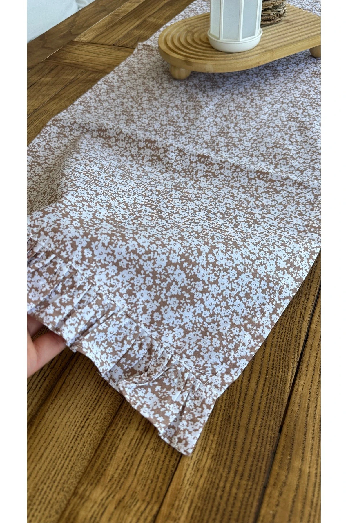 Pamuklu Kumaş Mini Çiçekli Fırfırlı Runner