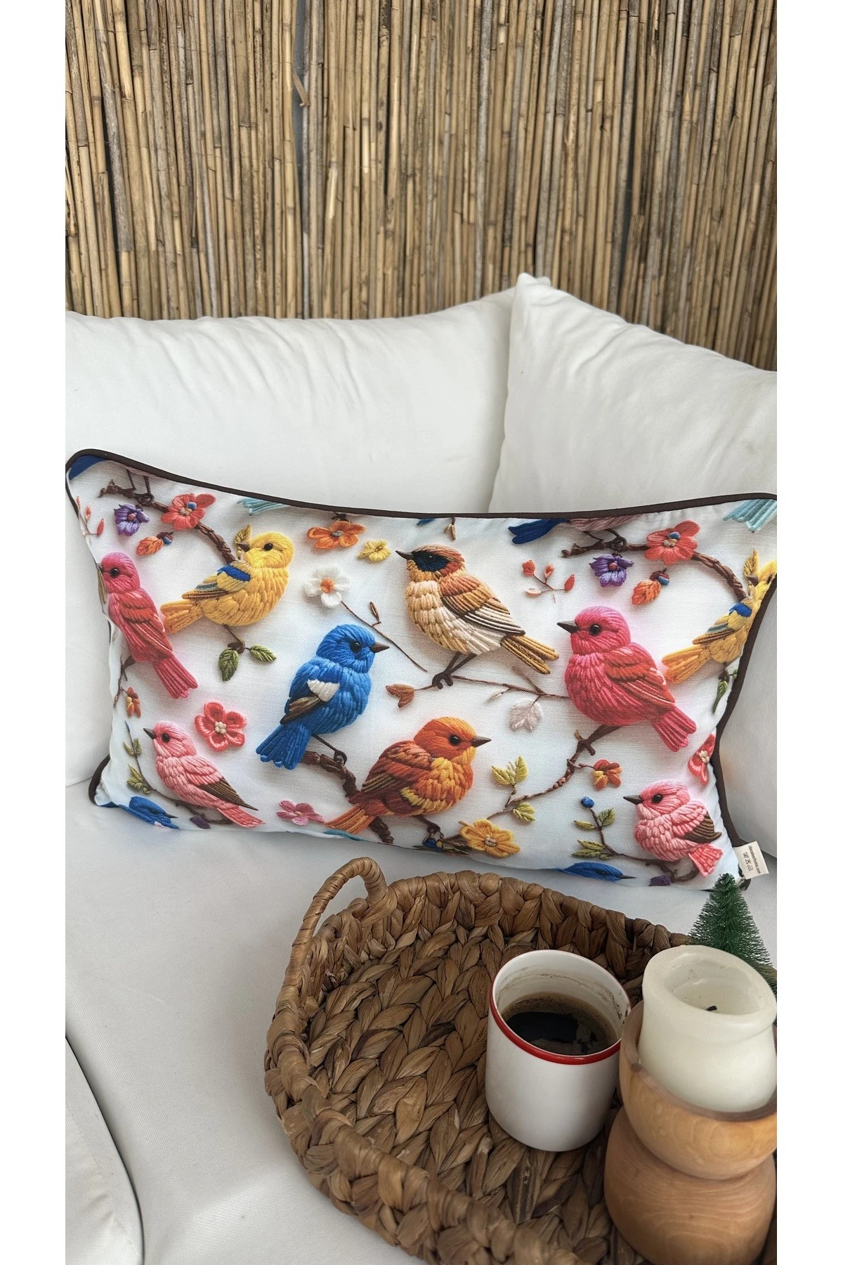 Djital Baskılı Renkli Kuş Desenli Biye Detaylı Kırlent Kılıfı 1 adet