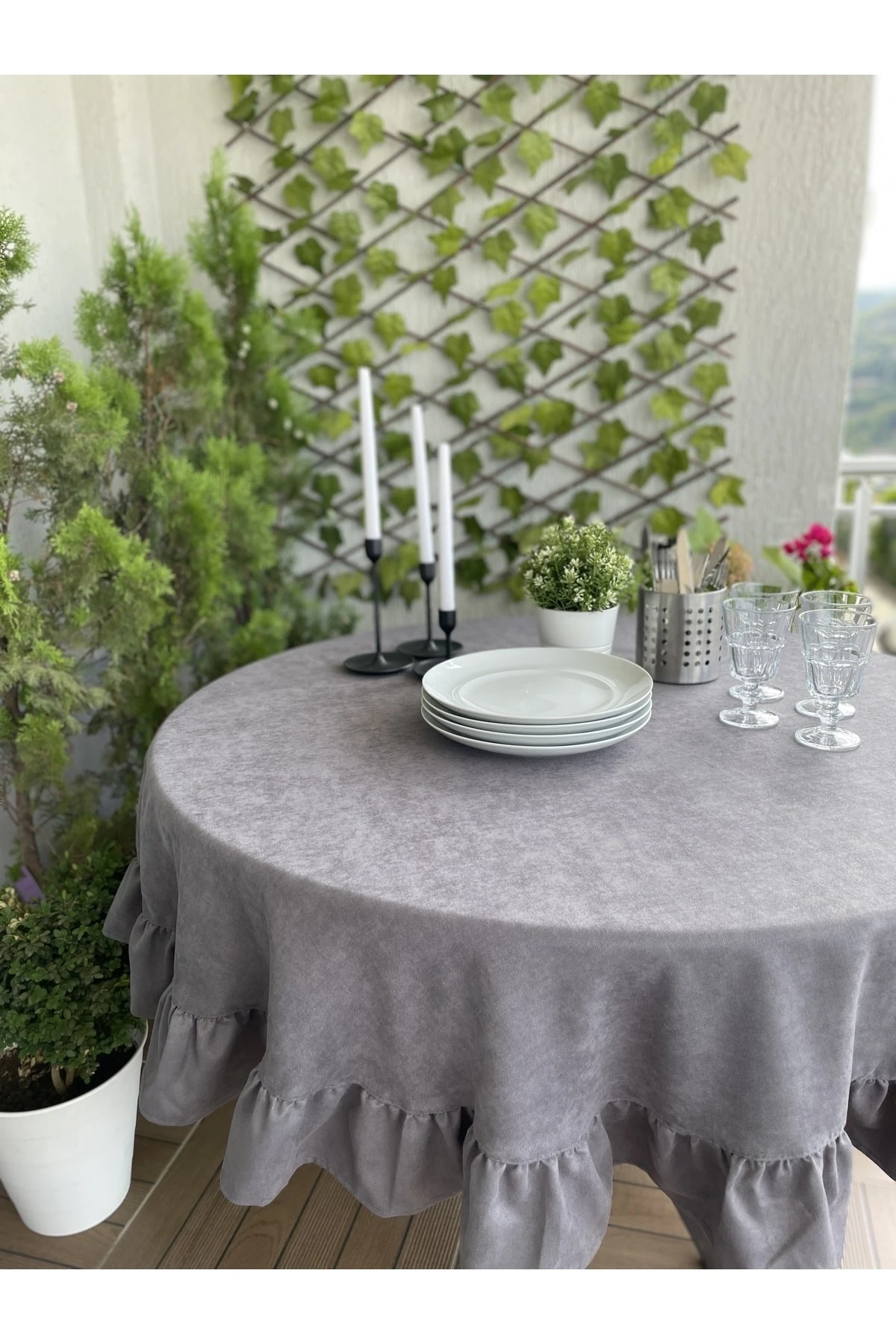 Kadife Dokulu Vintage Füme Gri Fırfırlı Yuvarlak Masa Örtüsü Dertsiz