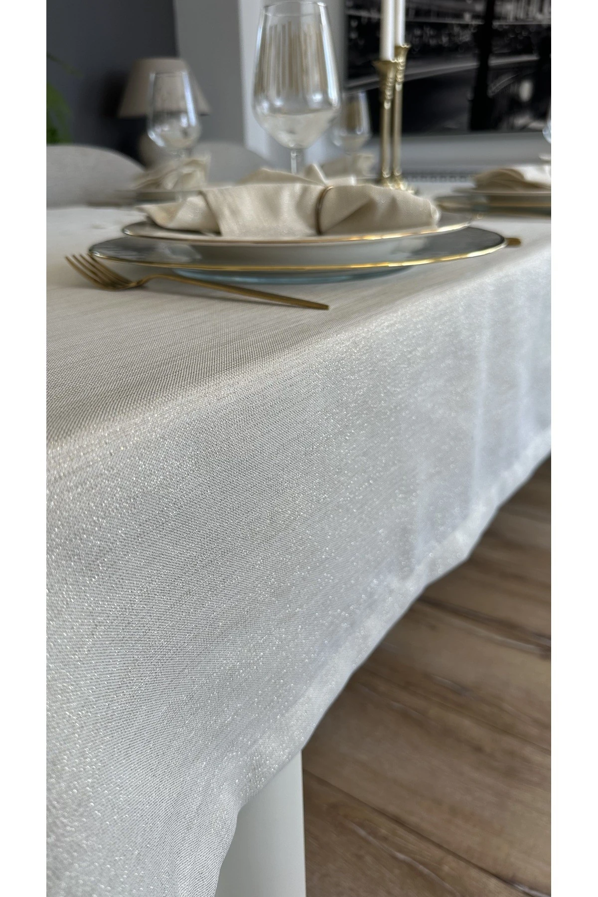 Keten Dokulu Gold Simli Dantel Runner Detaylı Masa Örtüsü