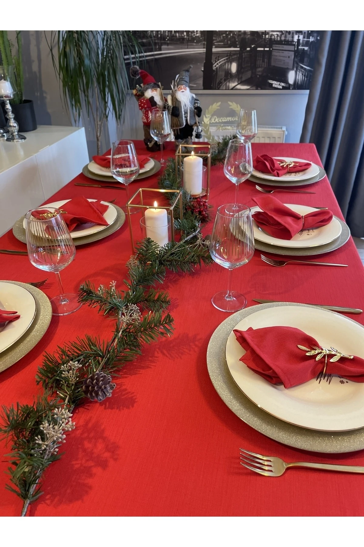 Keten Dokulu Kırmızı Masa Örtüsü Yılbaşı Masası