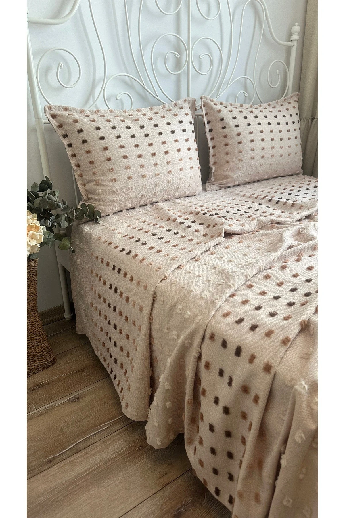 Lale Model Bej / Kahverengi Yatak Örtüsü Ve Pike Takımı Çift Kişilik