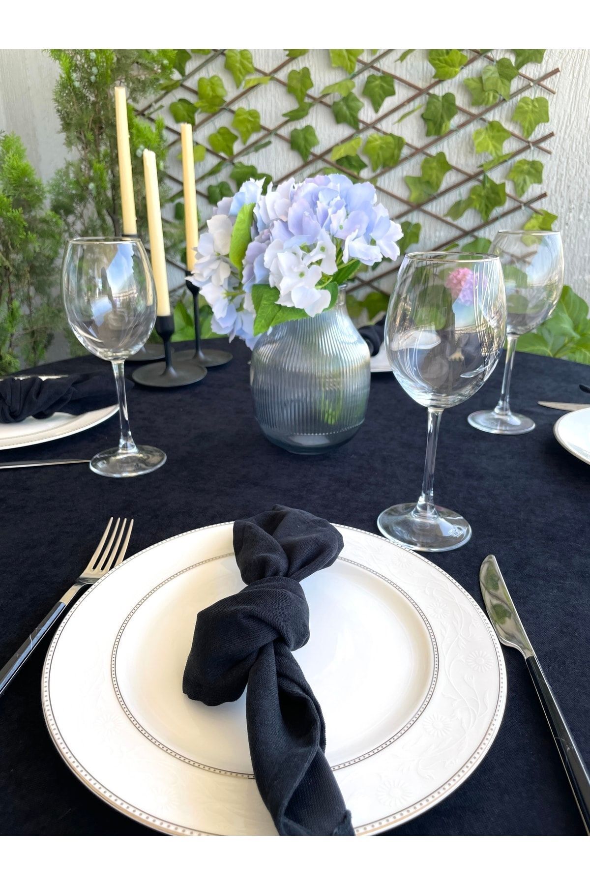 Kadife Dokulu Siyah Yuvarlak Dertsiz Masa Örtüsü