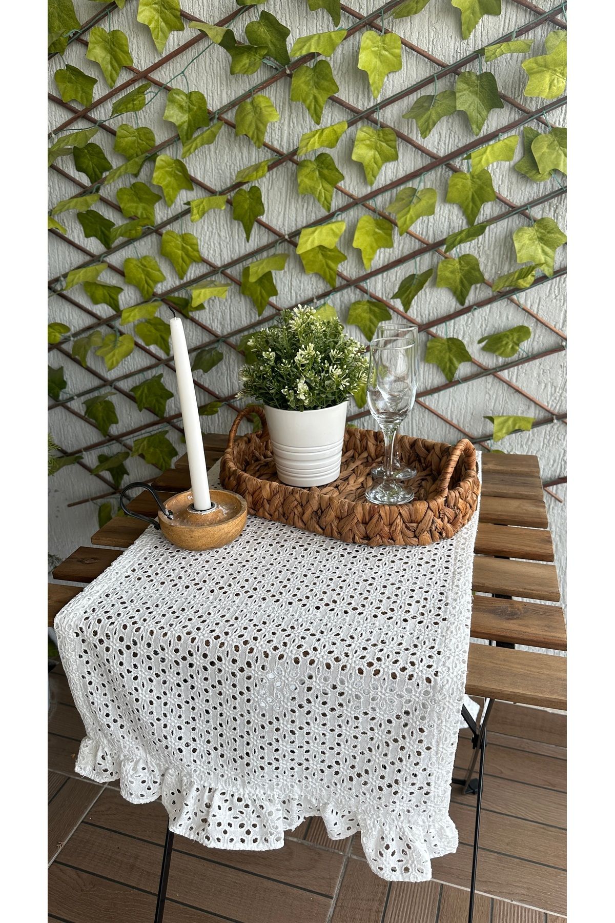 Beyaz Fisto Tek Kat Fırfırlı Runner