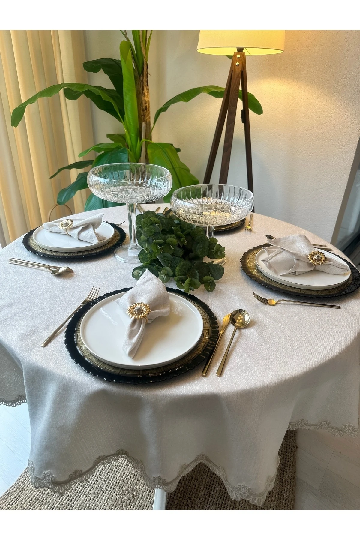 Keten Dokulu Gold Simli Dantel Detaylı Ekru Yuvarlak Masa Örtüsü
