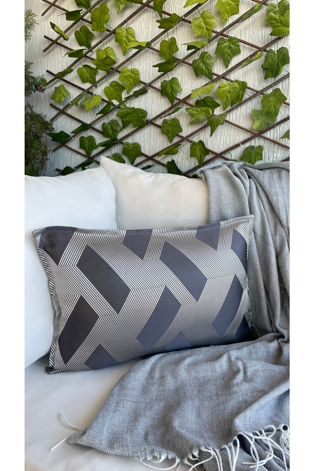 Parlak Detaylı Füme Koyu Gri Salon Kırlent Kılıfı