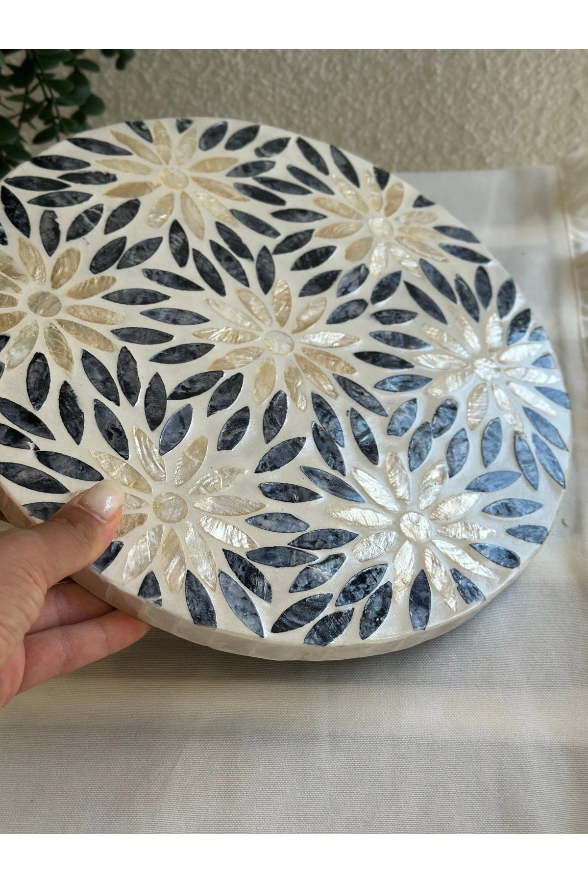El Yapımı Doğal Taş Detaylı Gri Ekru Döner Sunum Tabağı