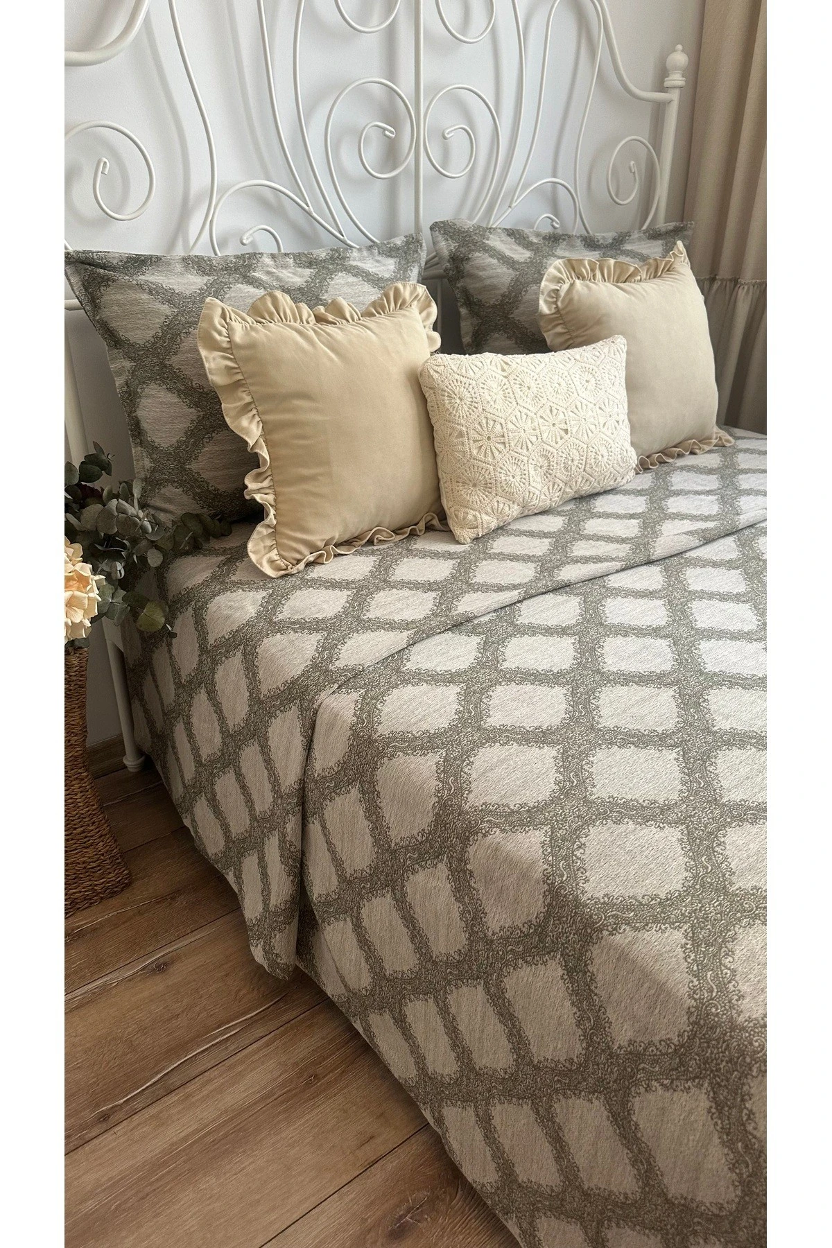 Yeşil Bej Klasik Desen Pamuklu Yatak Örtüsü / Pike Takımı Çift Kişilik