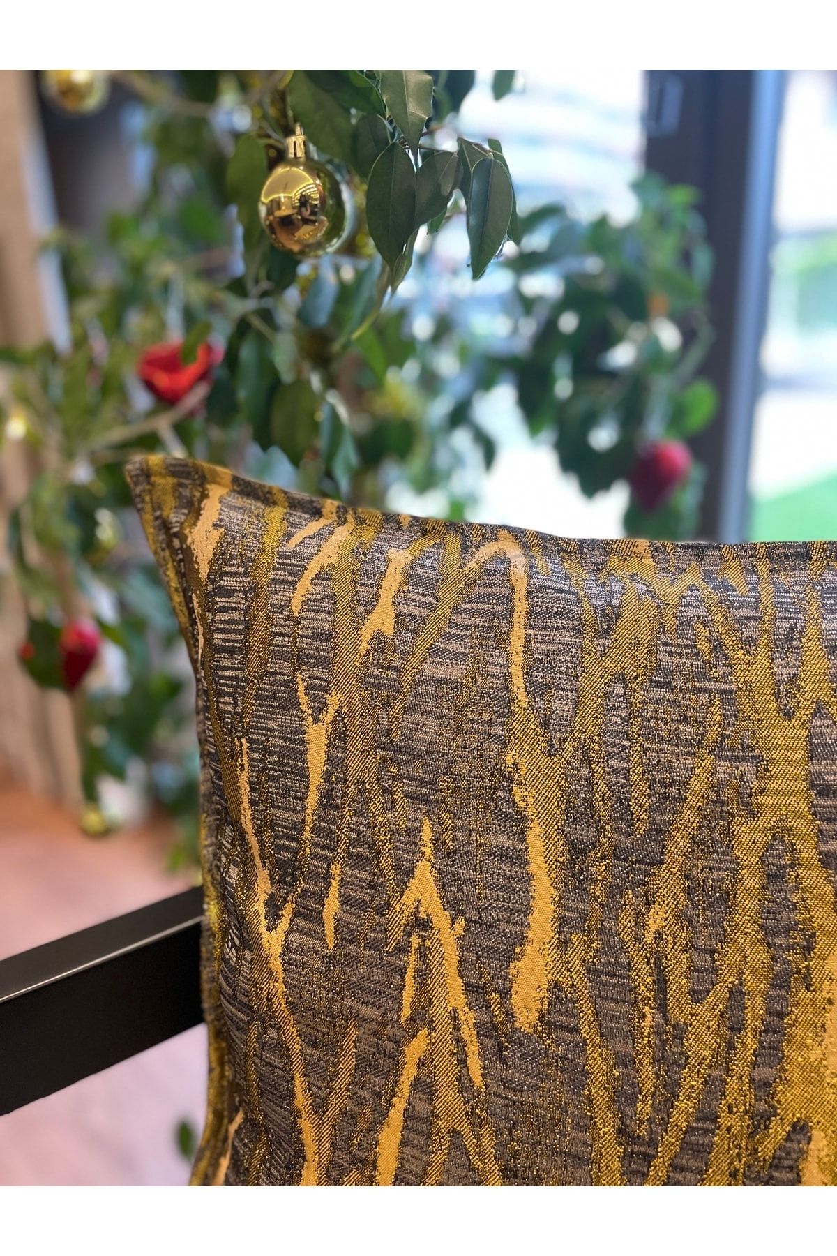 Gold Sarı Detaylı Yağ Yeşili Kırlent Kılıfı