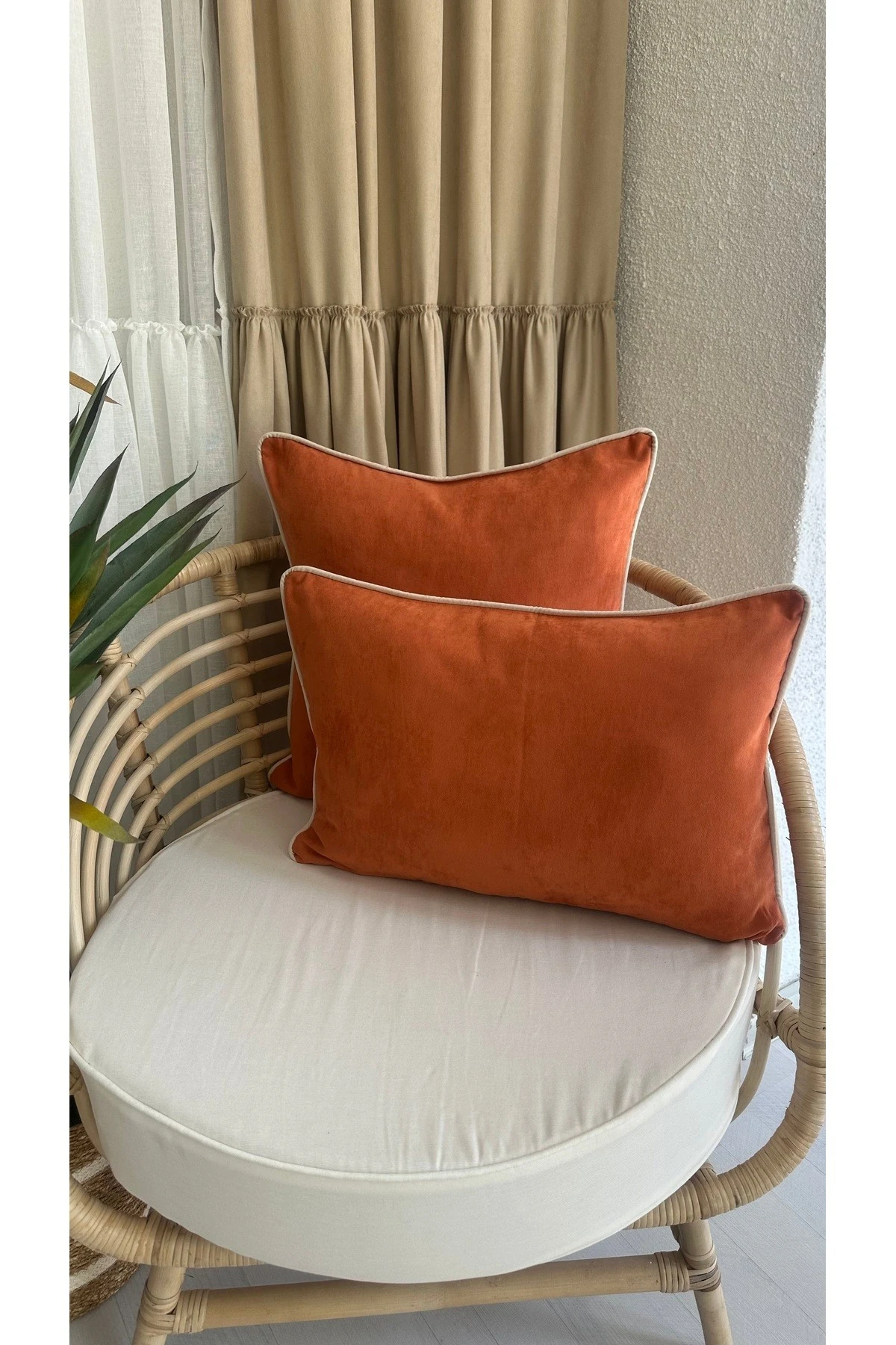 Biye Detaylı Süet Kiremit Kırlent Kılıfı