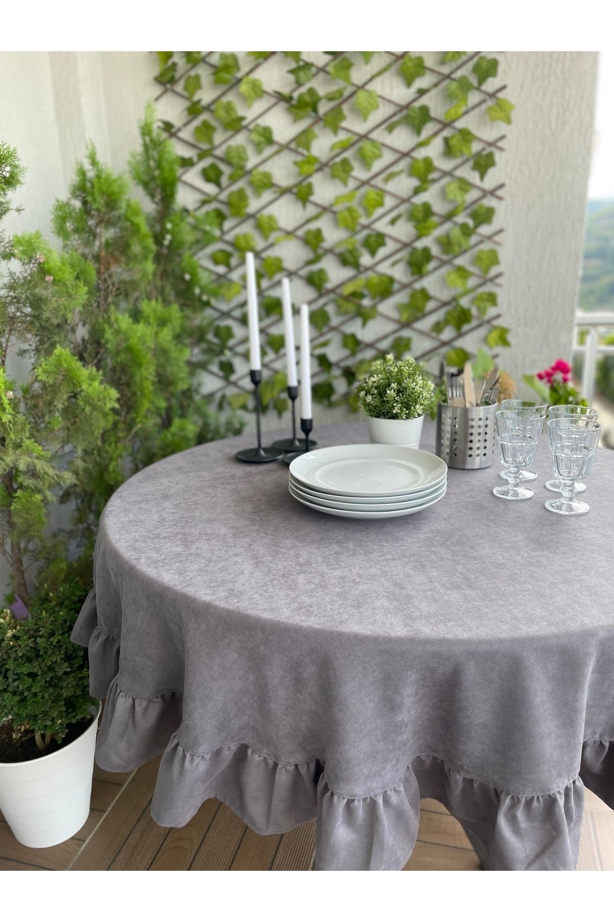 Kadife Dokulu Dertsiz Vintage Fırfırlı Füme Gri Yuvarlak Masa Örtüsü