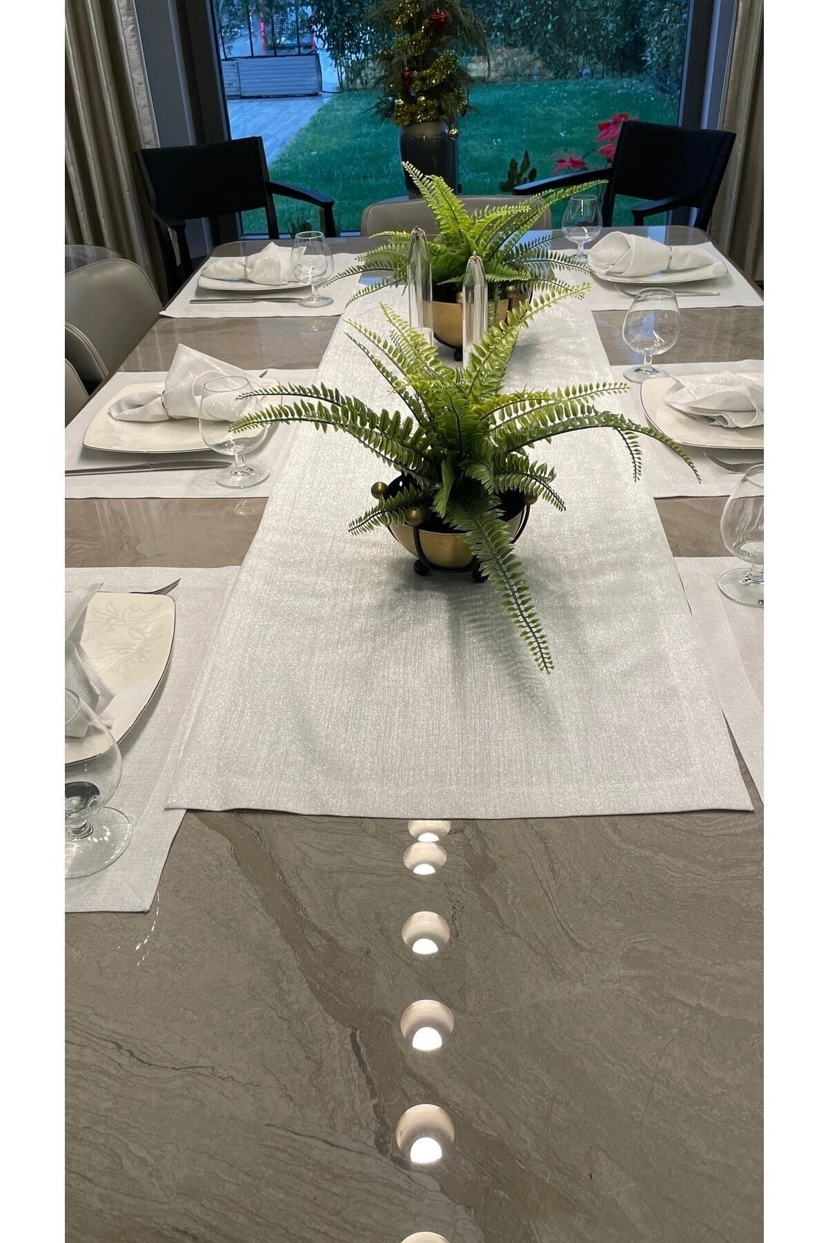 Linen Gümüş Simli Beyaz Amerikan Servis Ve Runner Set