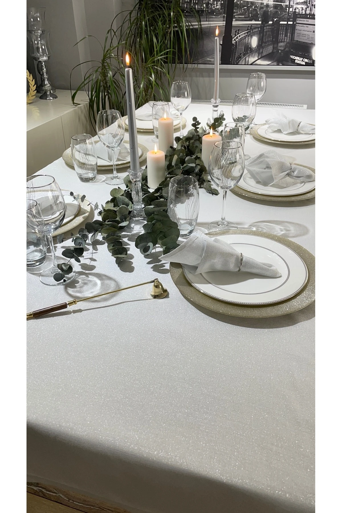 Keten Dokulu Gümüş Simli Beyaz Masa Örtüsü