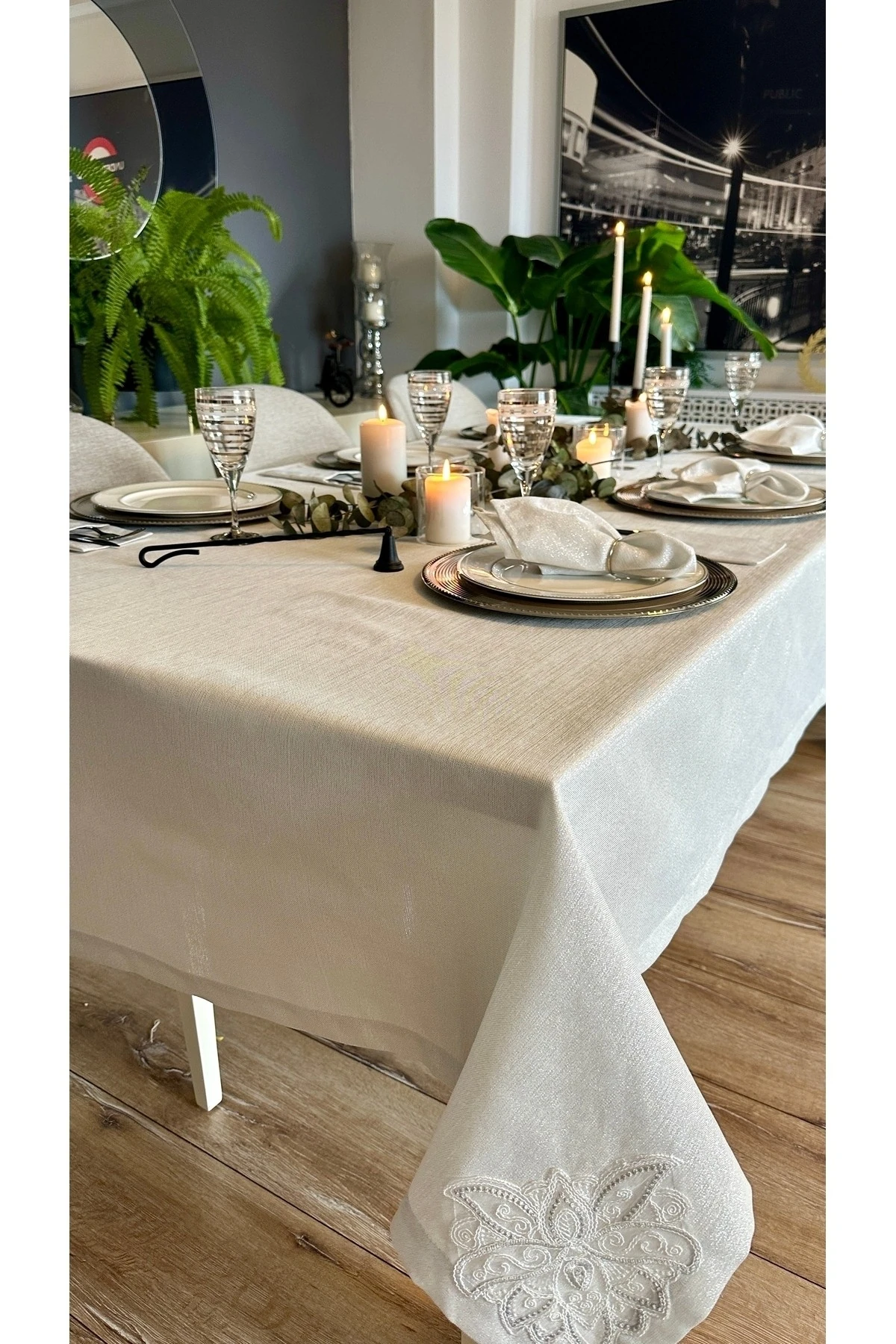 Keten Dokulu Simli Köşe Fransız Dantelli Masa Örtüsü