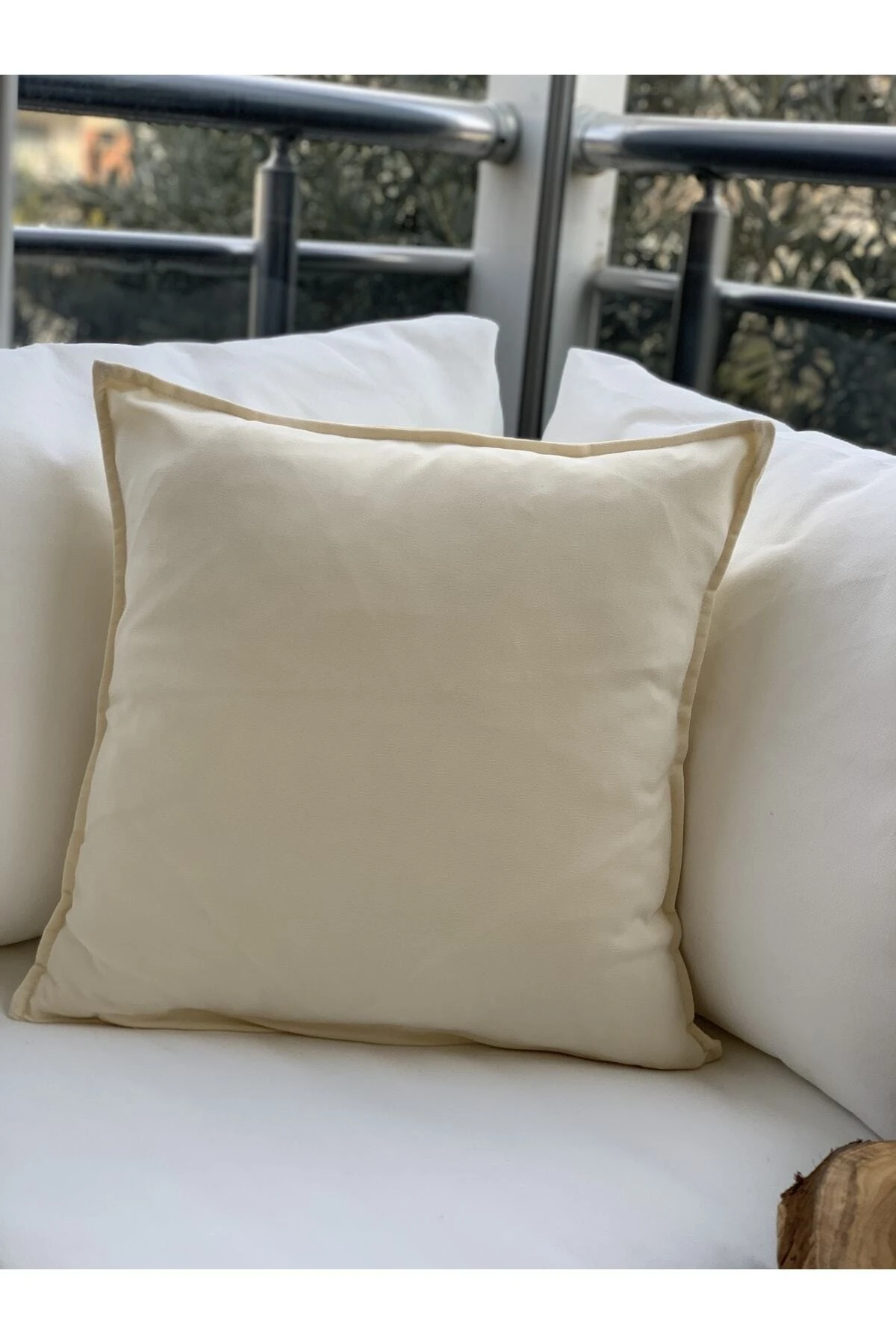 Kadife Dokulu Ekru Kırlent Kılıfı