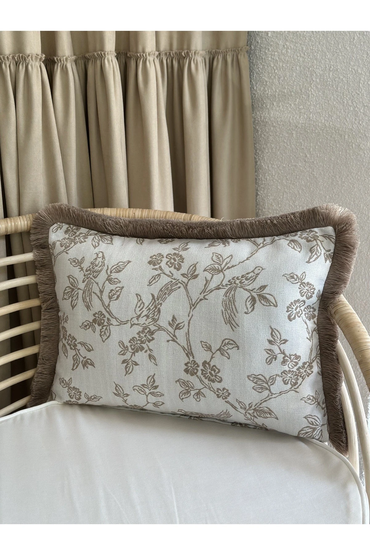 Püsküllü Kuş Desenli Bej Kırlent Kılıfı Dokuma Kumaş 1 ADET