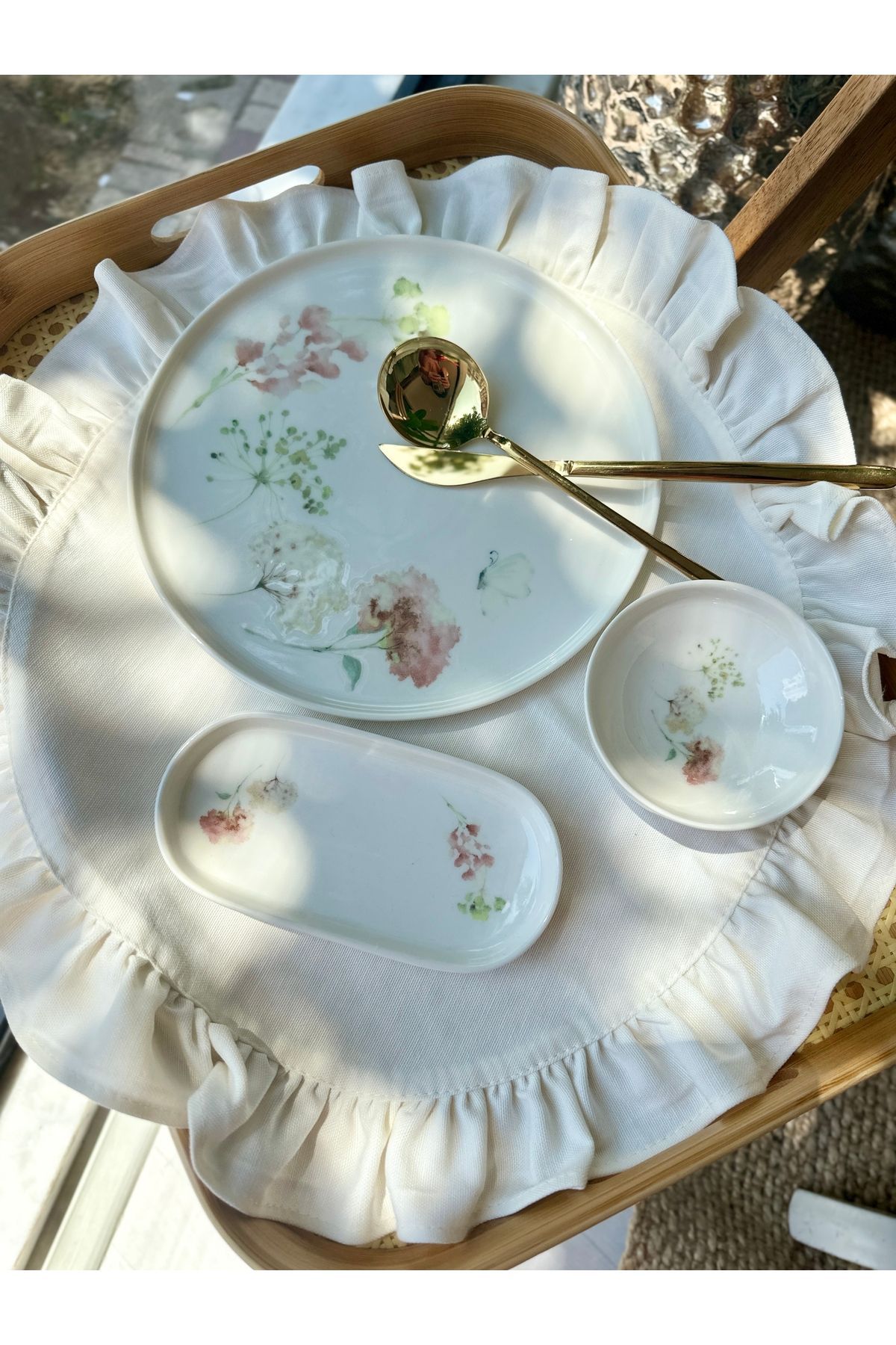 Keten Dokulu Dertsiz Ekru Yuvarlak Fırfırlı Örtü