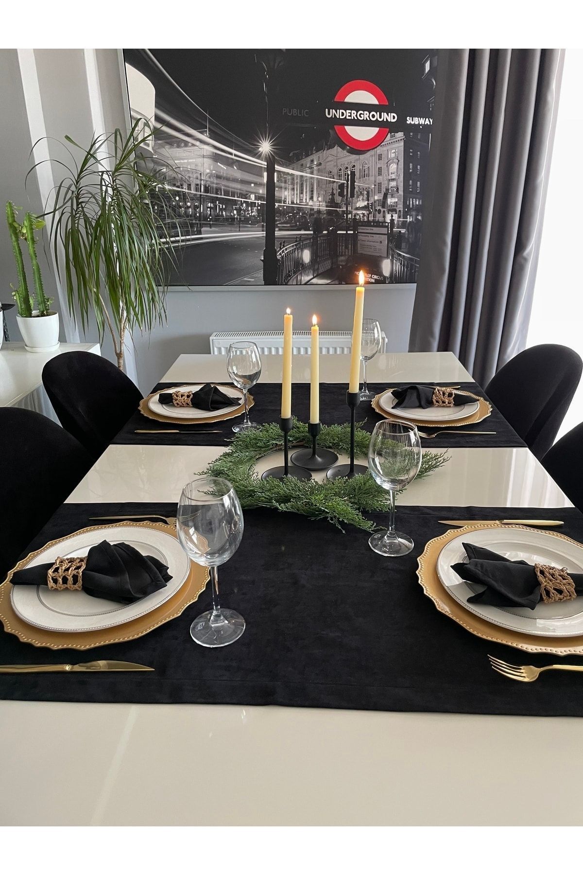 Kadife Dokulu Siyah Runner