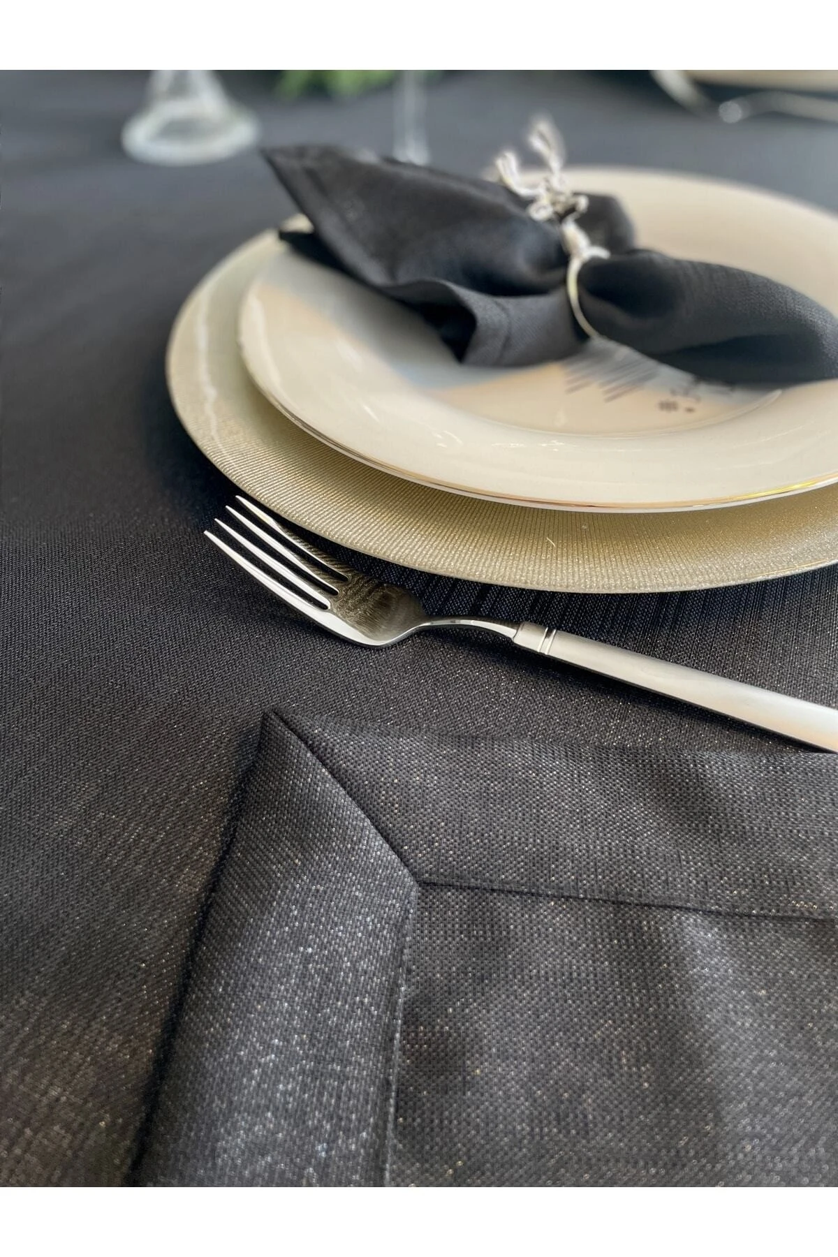 Keten Dokulu Simli Siyah Masa Örtüsü