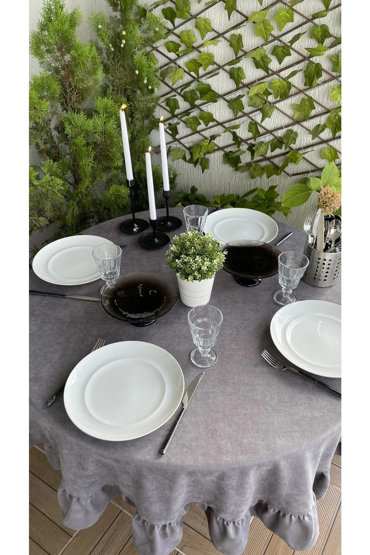 Kadife Dokulu Vintage Füme Gri Fırfırlı Yuvarlak Masa Örtüsü Dertsiz