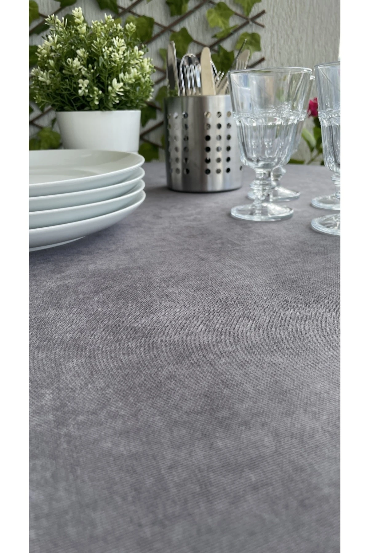 Kadife Dokulu Vintage Füme Gri Fırfırlı Yuvarlak Masa Örtüsü Dertsiz