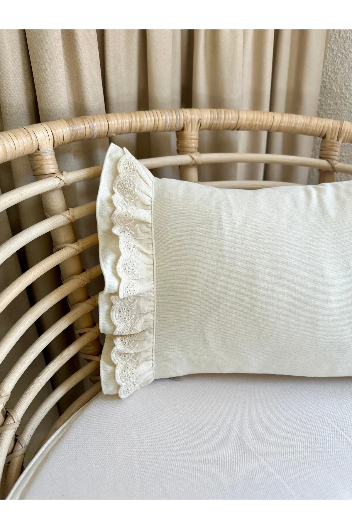 Fisto Detaylı Fırfırlı Dikdörtgen Ekru Rengi Kırlent Kılıfı Bohem Kırlent Kılıfı