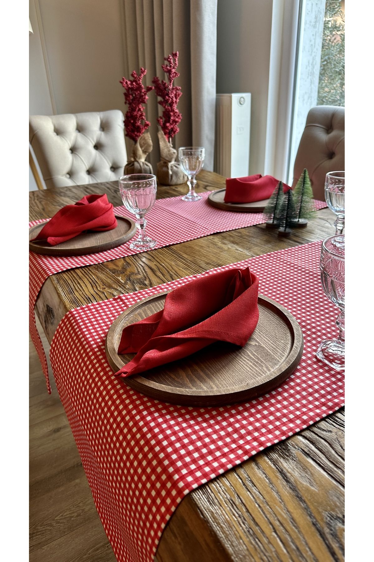 Leke Tutmaz Su Itici Özellikli Pötikare Kırmızı Düz Runner