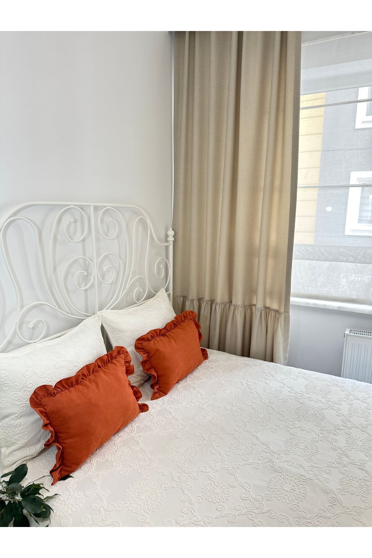 Bej Rengi Vintage Fırfırlı Fon Perde