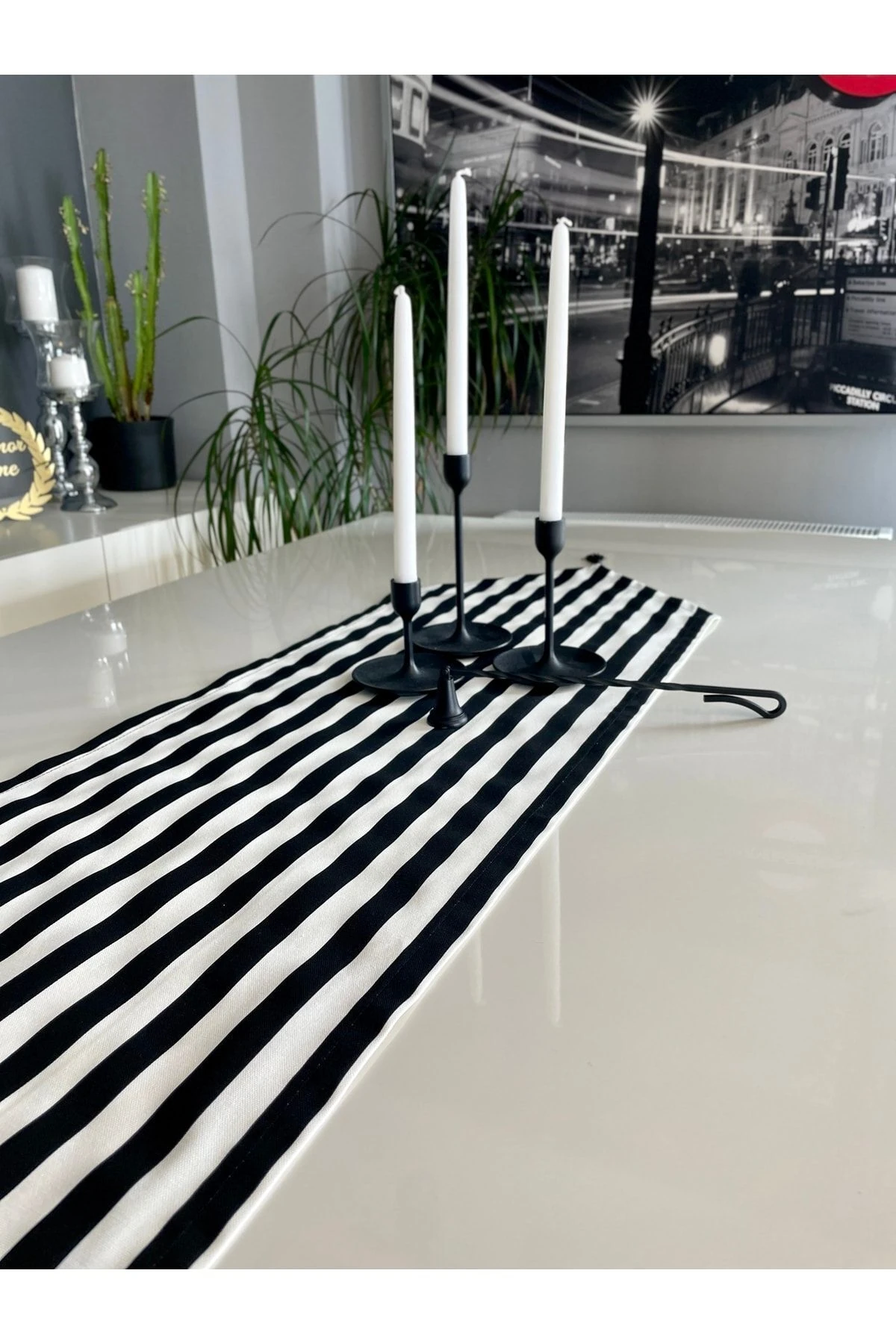 Dertsiz Püsküllü Siyah Beyaz Runner