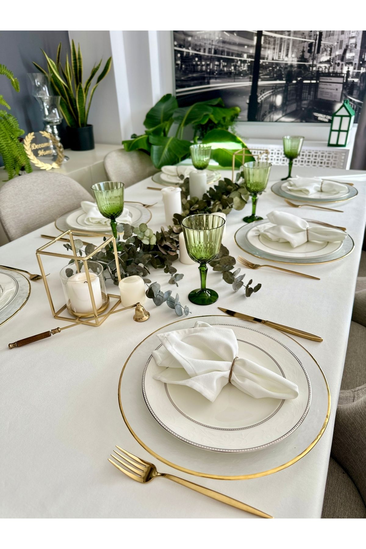 Kadife Dokulu Dertsiz Beyaz Masa Örtüsü